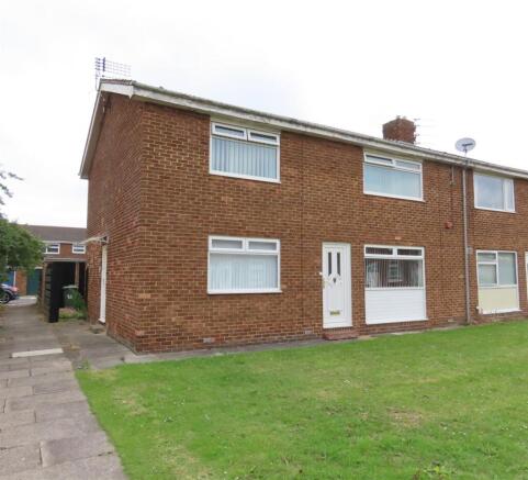 2 bed property, in Surrey Close, £75,000