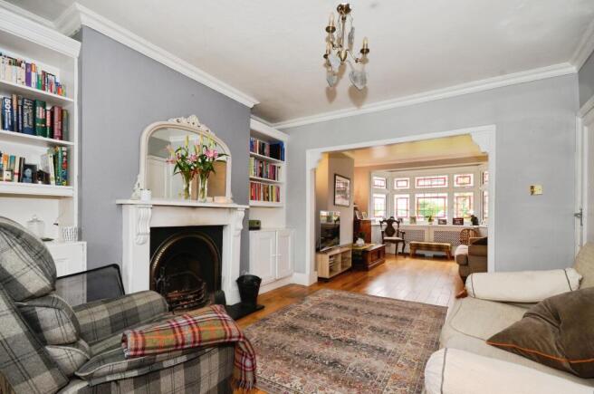 5 bed property, in Carlton Avenue West, £875,000
