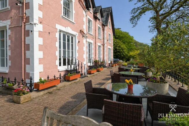 8 bed property, in North Walk, £1,250,000