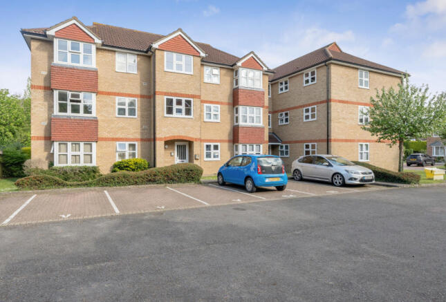 1 bed property, in Staffords Place, £180,000