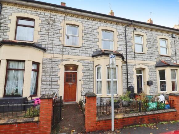 3 bed property, in Windsor Road, £200,000