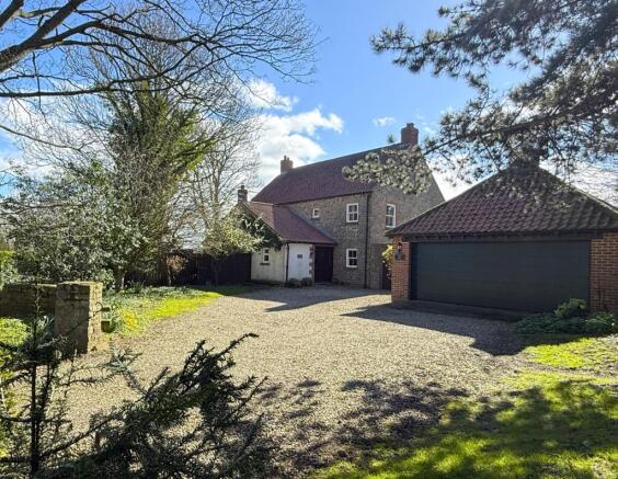 6 bed property, in Ellerton upon Swale, £750,000