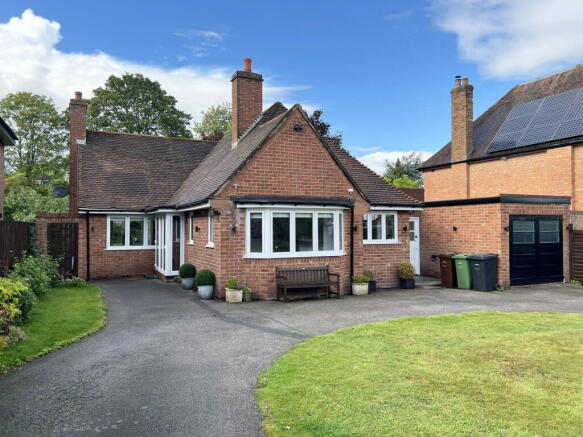 3 bed property, in Buryfield Road, £650,000