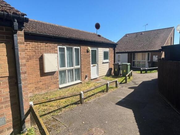 3 bed property, in Tithing Close, £160,000