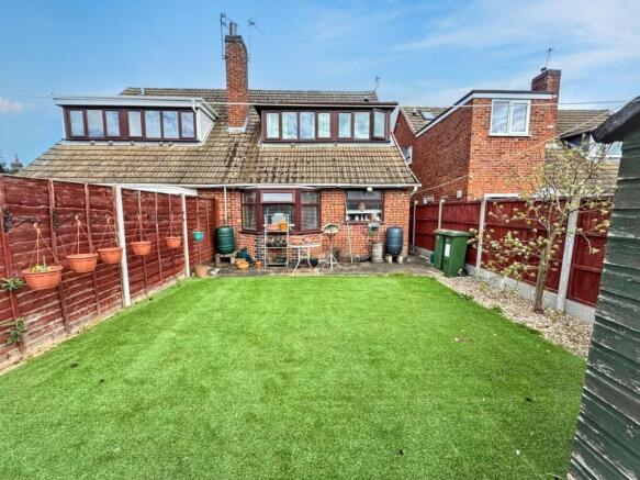 3 bed property, in Hazelbank Road, £165,000