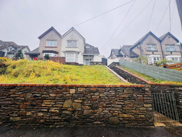 4 bed property, in Afan Road, £193,000