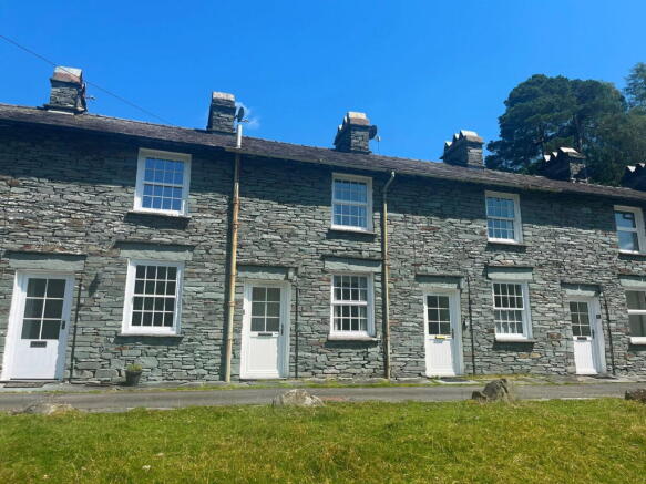 2 bed property, in Lingmoor View, £400,000