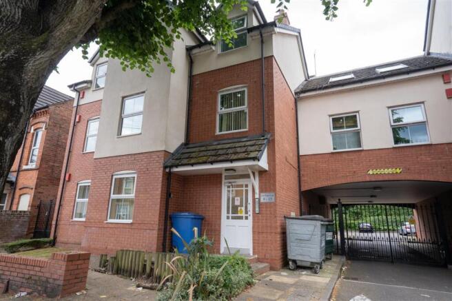 2 bed property, in Great Western Court, £150,000