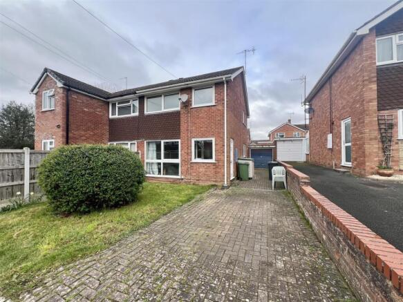 3 bed property, in White Horse Close, £230,000