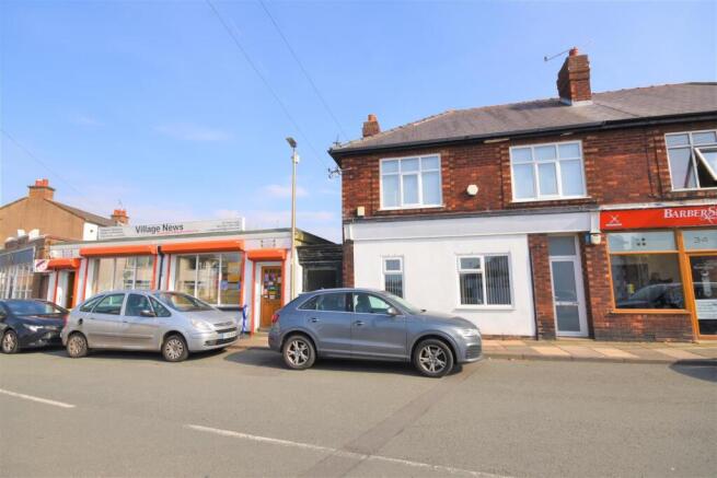 2 bed property, in Town Lane, £120,000