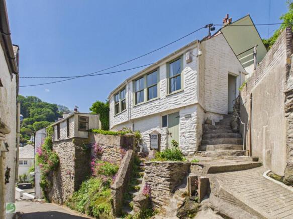 1 bed property, in Talland Hill, £200,000