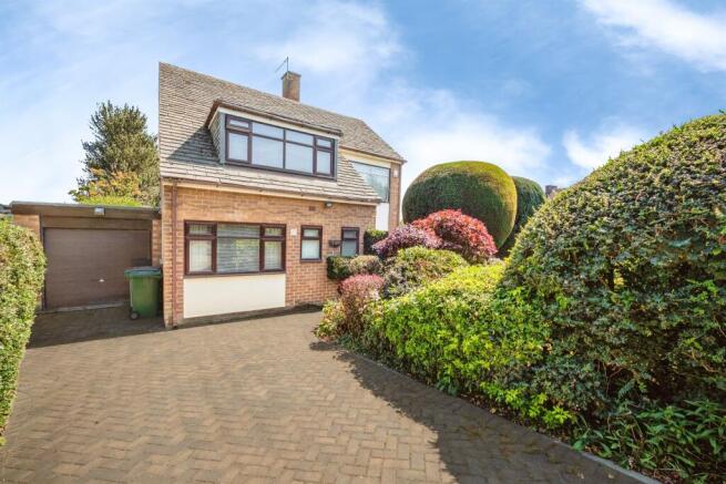 3 bed property, in Grange Cross Lane, £475,000