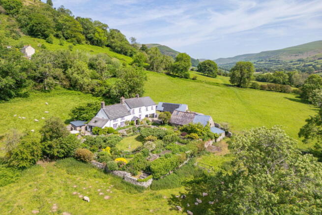 6 bed property, in Cwmdu, £800,000