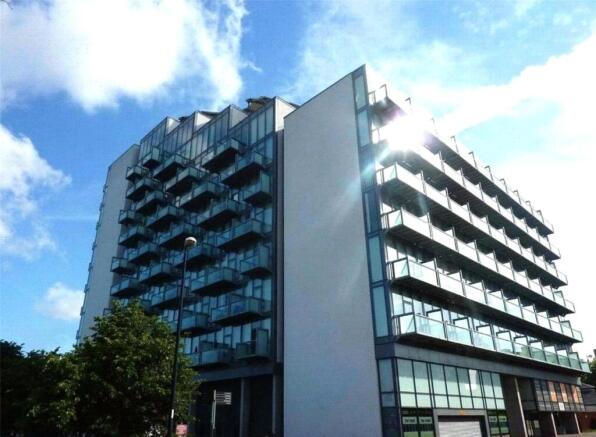 1 bed property, in Clippers Quay, £95,000
