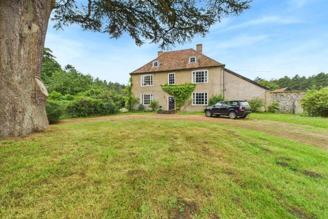 8 bed property, in North Stow, £1,600,000