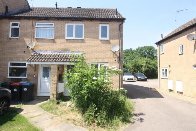 2 bed property, in Diddington Close, £240,000