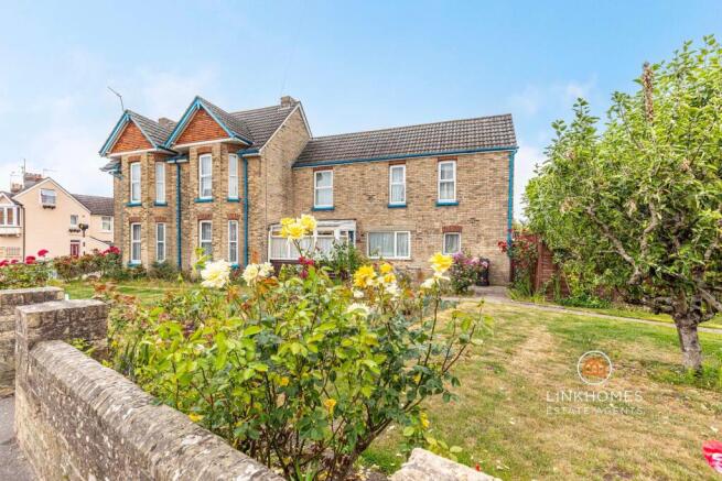 4 bed property, in Garland Road, £495,000