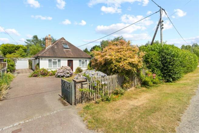 3 bed property, in Station Road, £425,000