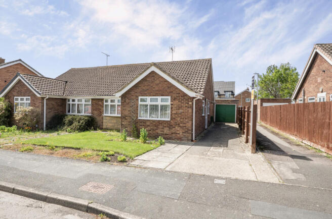 3 bed property, in Glevum Road, £300,000