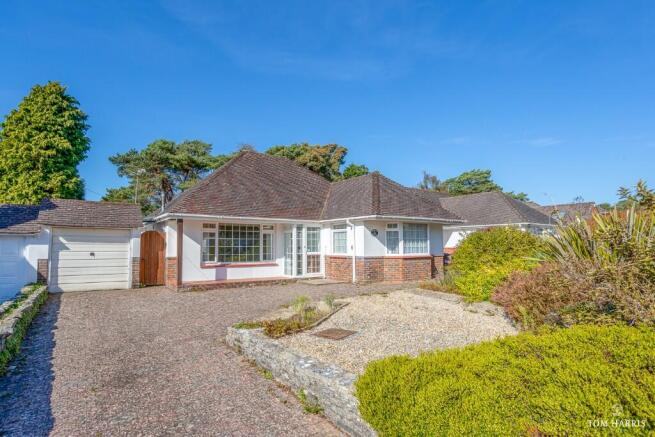 2 bed property, in Hurstbourne Avenue, £550,000