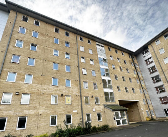 1 bed property, in Studyrooms, £4,500
