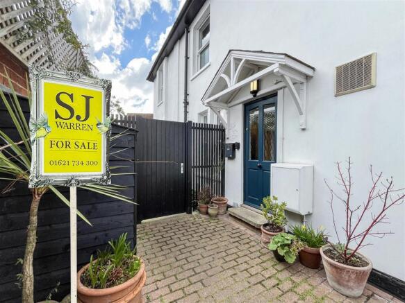 3 bed property, in High Street, £495,000