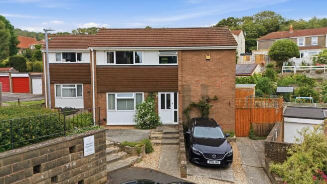 2 bed property, in Ashdene Road, £240,000