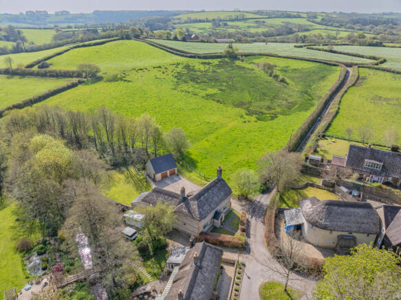 4 bed property, in Toller Porcorum, £800,000