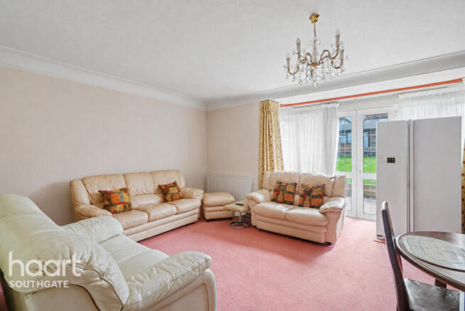 4 bed property, in Brookdale, £885,000