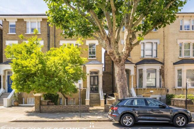 2 bed property, in Randolph Avenue, £725,000
