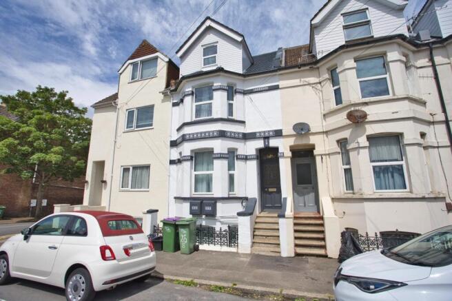 2 bed property, in Broadmead Road, £149,000