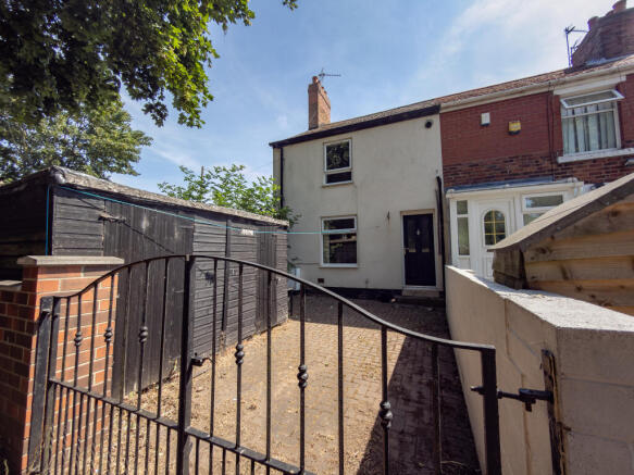 2 bed property, in 32 James Street, £38,000