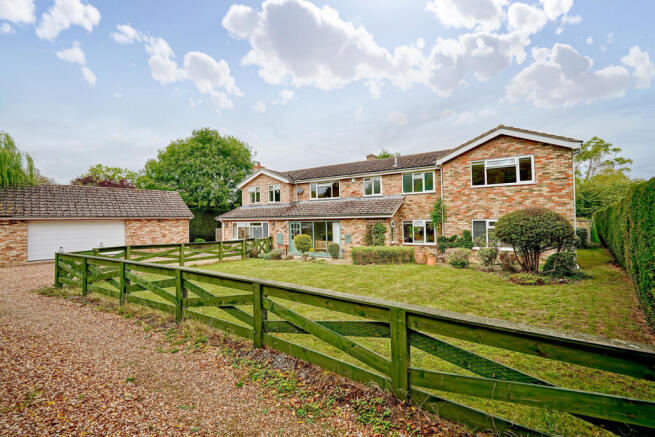 5 bed property, in High Street, £850,000