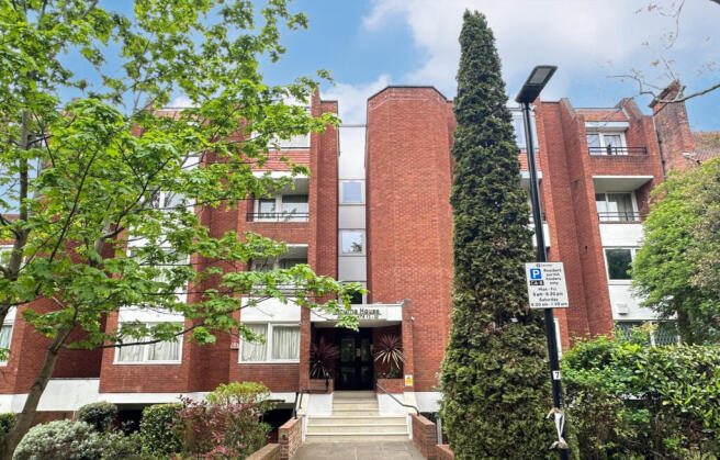 2 bed property, in Flat 14 Mourne House, £675,000