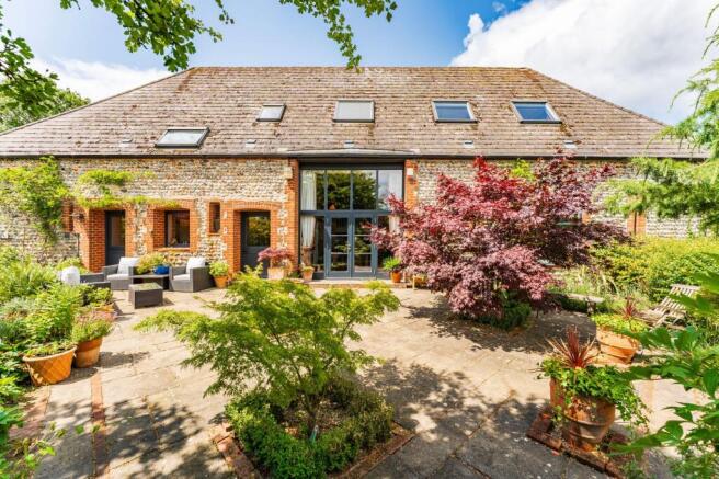 9 bed property, in Common Lane, £1,100,000