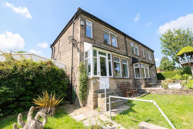 3 bed property, in Rochdale Road, £270,000