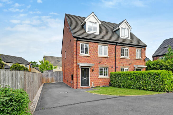 3 bed property, in Cookridge, £394,500