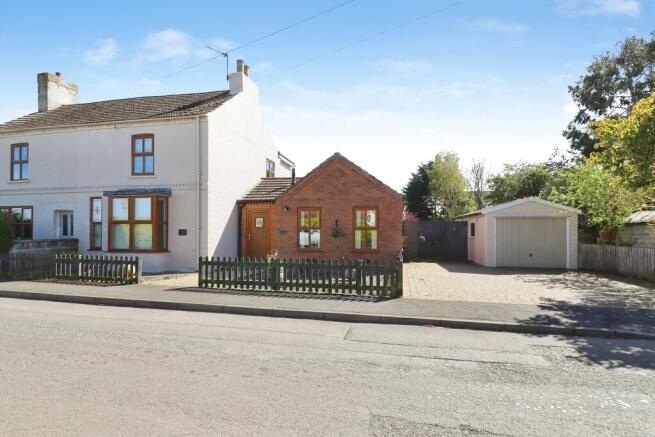 2 bed property, in High Thorpe, £250,000