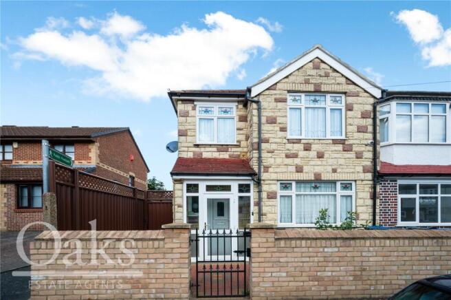 3 bed property, in Lilian Road, £525,000