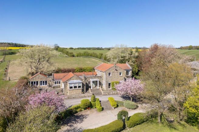 5 bed property, in Glebe Farm, £1,500,000