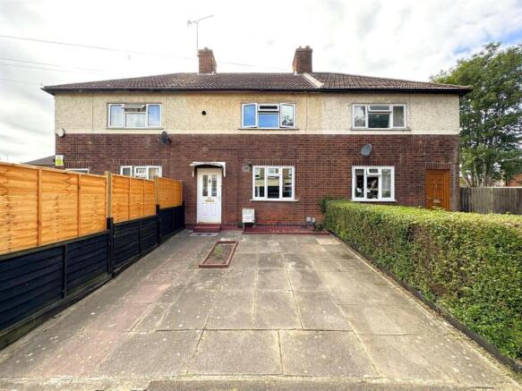 3 bed property, in Rockingham Road, £175,000