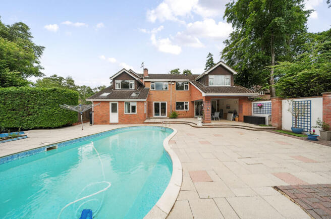 6 bed property, in Lyndhurst Road, £1,000,000