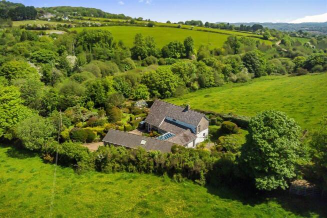 5 bed property, in Lelant Downs, £650,000
