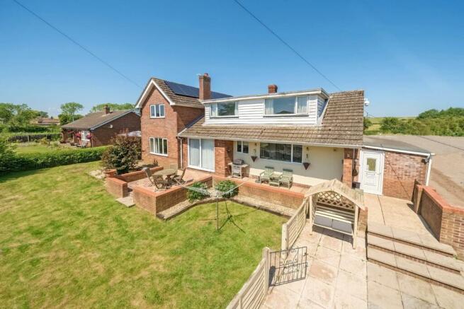 5 bed property, in Belchford, £300,000