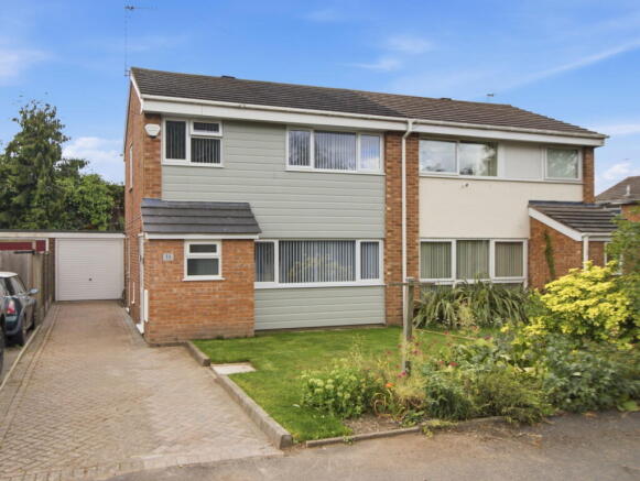 3 bed property, in Riverside Close, £300,000