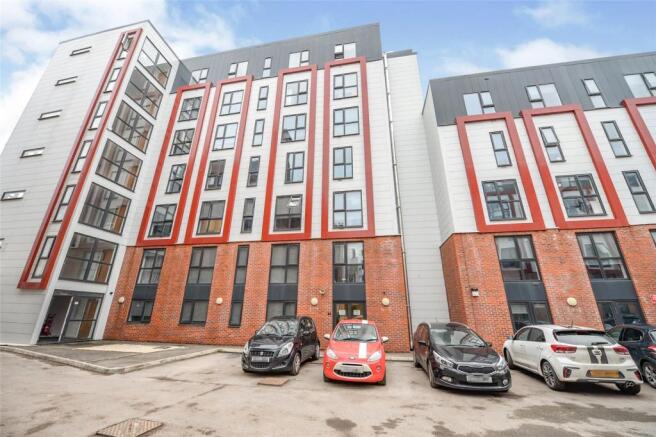3 bed property, in Fox Street, £160,000