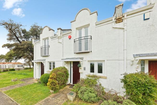 2 bed property, in Victoria Row, £300,000