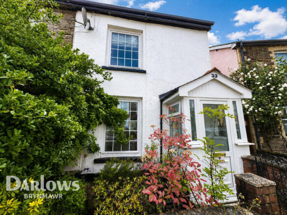 2 bed property, in Mount Street, £160,000