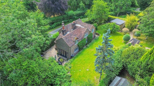 4 bed property, in School Lane, £950,000