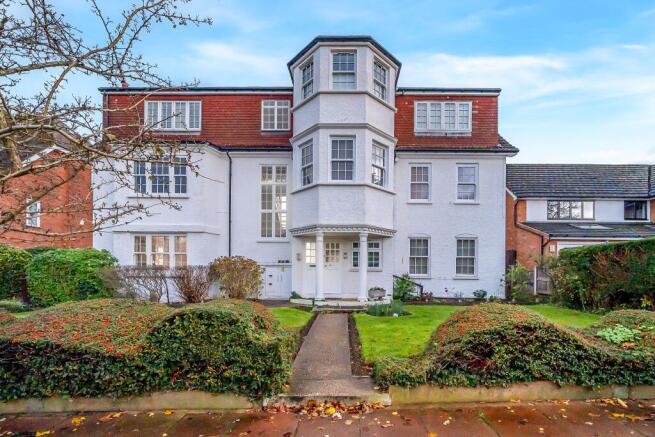 2 bed property, in Edward Road, £450,000